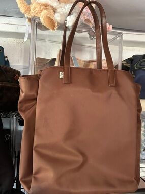 Beis The Commuter Tote 
in Maple